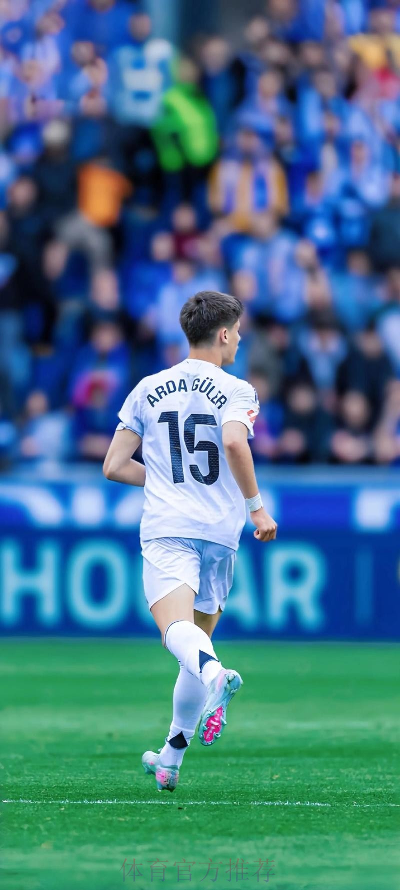 马卡报：皇马16岁中卫马丁内斯周五训练时重伤